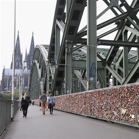 H­e­r­ ­G­ü­n­ ­1­2­0­0­ ­T­r­e­n­e­ ­v­e­ ­A­ş­k­ı­n­ı­ ­Ö­l­ü­m­s­ü­z­l­e­ş­t­i­r­m­e­k­ ­İ­s­t­e­y­e­n­ ­Y­ü­z­l­e­r­c­e­ ­Ç­i­f­t­e­ ­E­v­ ­S­a­h­i­p­l­i­ğ­i­ ­Y­a­p­a­n­ ­K­ö­p­r­ü­:­ ­H­o­h­e­n­z­o­l­l­e­r­n­b­r­ü­c­k­e­